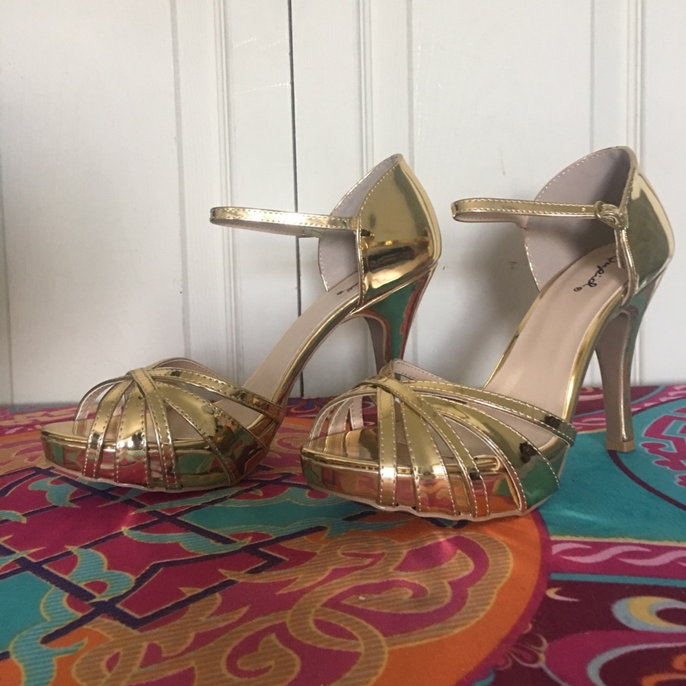 Qupid Gold Metallic heels